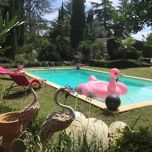 https://mas-de-la-chapelle-sainte-elisabeth.fr-provencehotel.com
